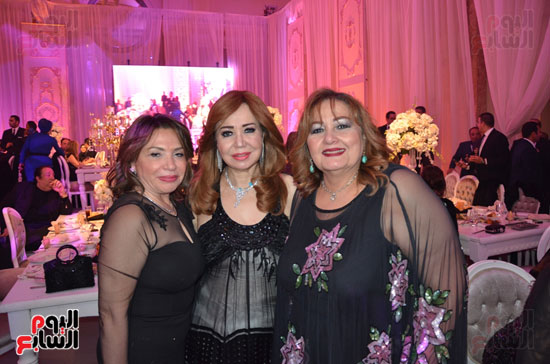 منى رجب وزيزى البديوى