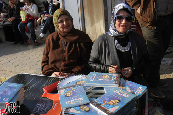 توقيع كتاب حكمة العبيط للكاتبة ماجدة إبراهيم (2)