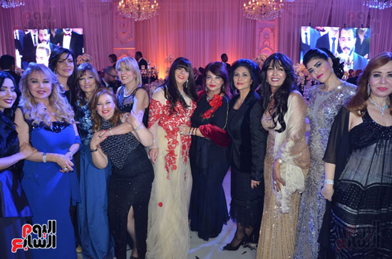 نجوى مواهب وصديقاتها