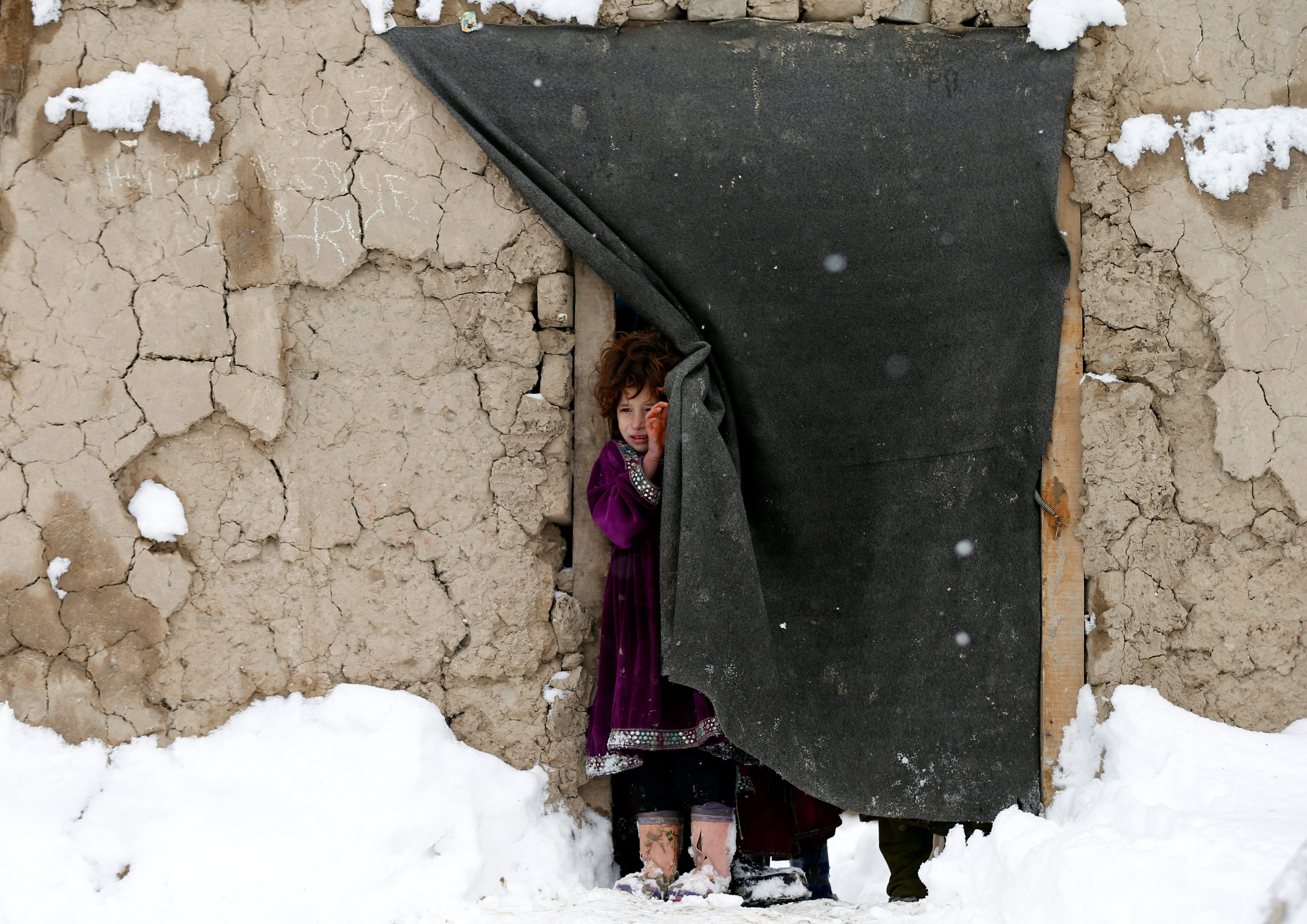 عاصفة جليدية تضرب افغانستان