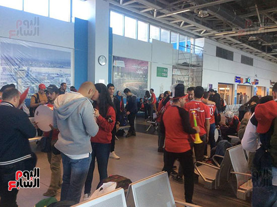 المشجعون-المغادرون-للجابون-بمطارالقاهرة