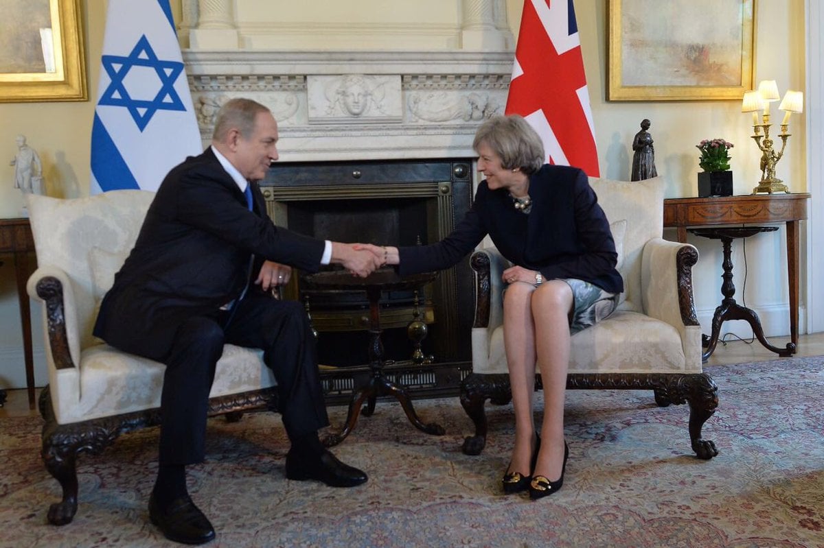رئيسة الوزراء البريطانية مع نتنياهو