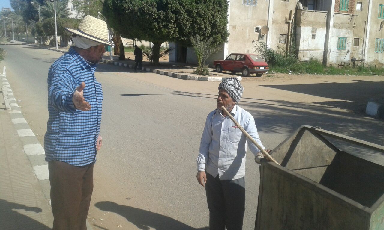 عشم الله 55 سنة عامل نظافة يتحدى الشيخوخة بالداخلة  (2)