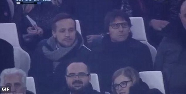 أنطونيو كونتى فى مدرجات ملعب يوفنتوس أرينا أنطونيو كونتى فى مدرجات ملعب يوفنتوس أرينا