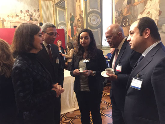 لورا بولدرينى رئيسة مجلس النواب الإيطالى تتحدث مع رئيسة البرلمان