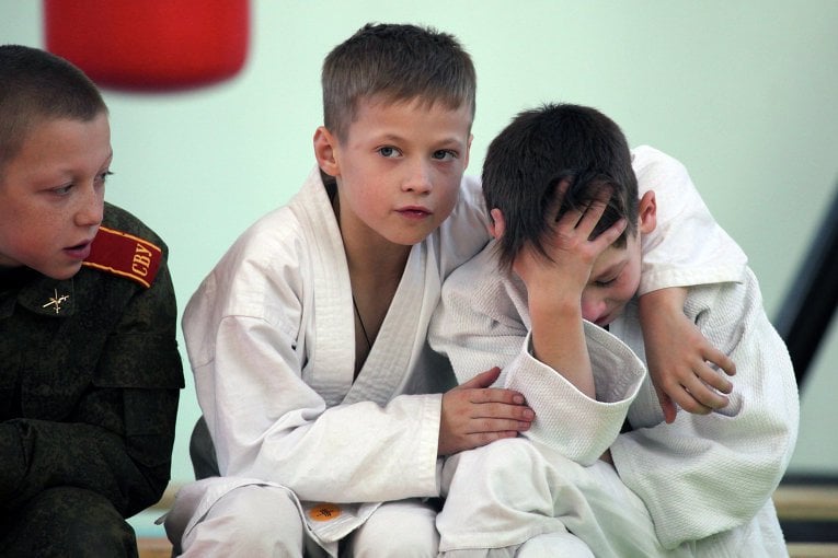 Young russian boys. Суворовец на занятиях. Физподготовка суворовцев. Суворовцы физподготовка фото. Суворовец на занятиях фото.