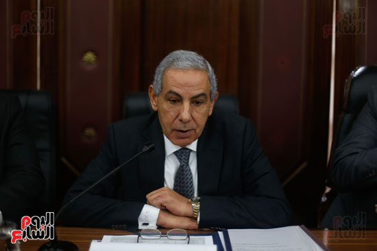 طارق قبيل وزير الصناعة 