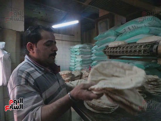 مخبز رشاد بالإسكندرية يقدم العيش مجاناً