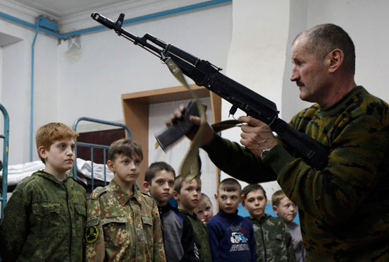 تدريبات عسكرية للأطفال فى مدارس روسيا