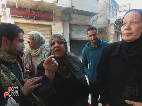 المواطنين بالإسكندرية يرحبون بتقديم الخبز مجانا