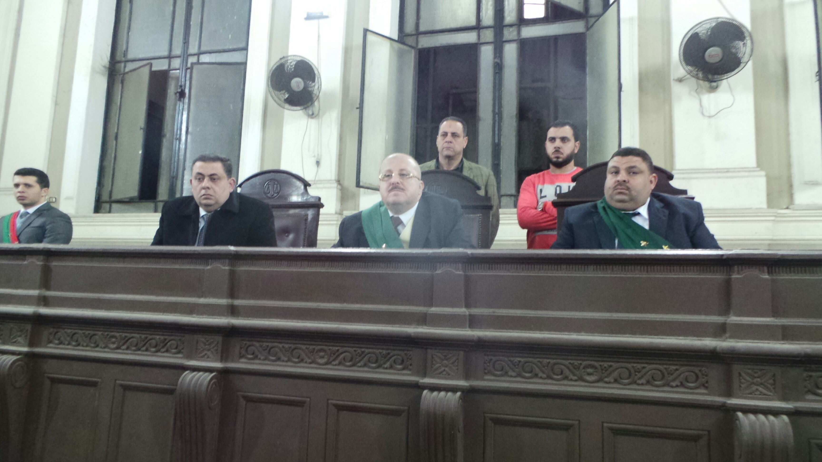 المستشار مجدى نوارة رئيس محكمة جنيات الاسكندرية وعضوا هيئة المحكمه