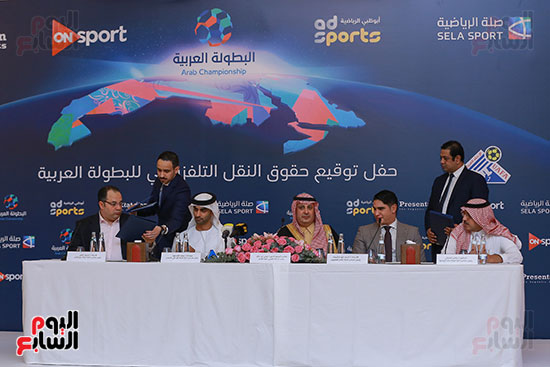 احمد ابوهشيمة خلال توقيع بث البطولة العربية (6)