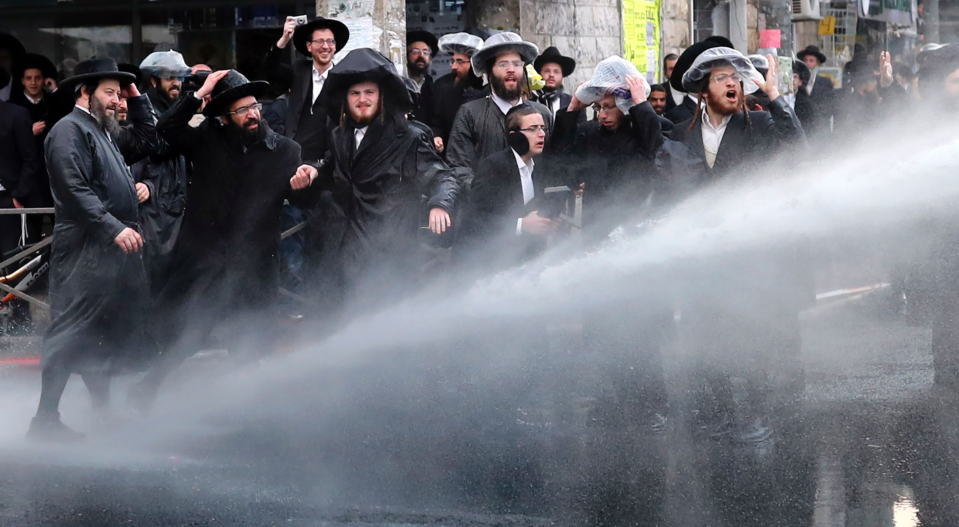 اليهود الاسرائيلين يتظاهرون اعتراضا على التجنيد