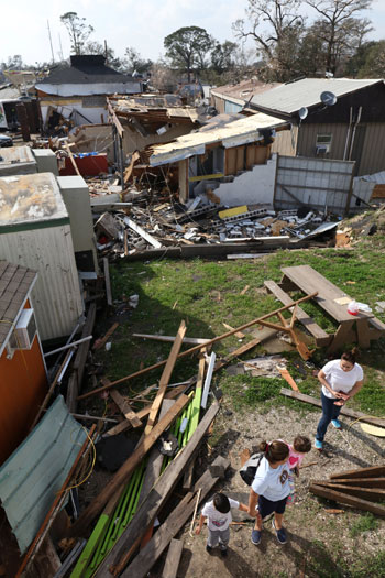 إعصار قوى يضرب ولاية لويزيانا الأمريكية ويتسبب فى اضرار مادية جسيمة