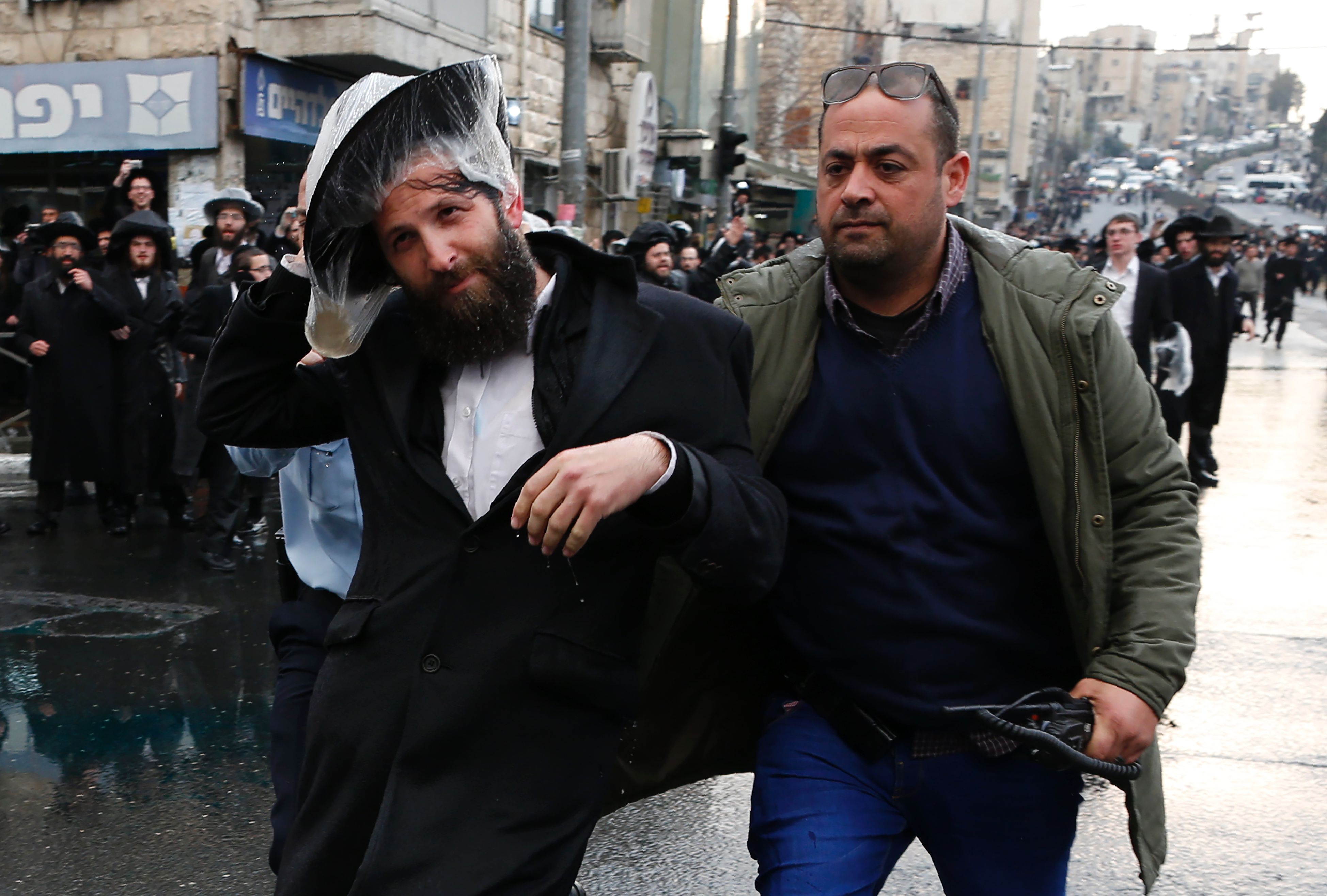 جانب من اعمال القبض على اليهود المتظاهرين