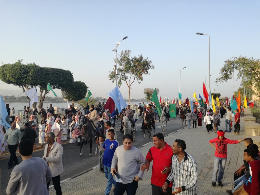 انطلاق فعاليات مهرجان الفن بمسيرة للفرق الشعبية بكورنيش النيل بالأقصر