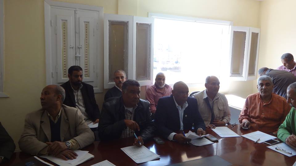 مجلس تنفيذي مدينة الاقصر يبحث حل مشكلات المدارس والمواطنين