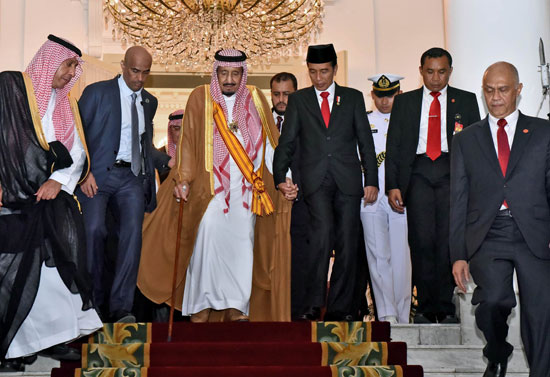   استقبال حافل للعاهل السعودي فى زيارته الأولى لإندونيسيا
