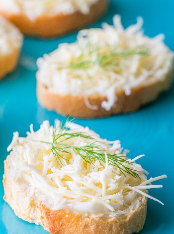 الخبز بجبن الجاودا والثوم 