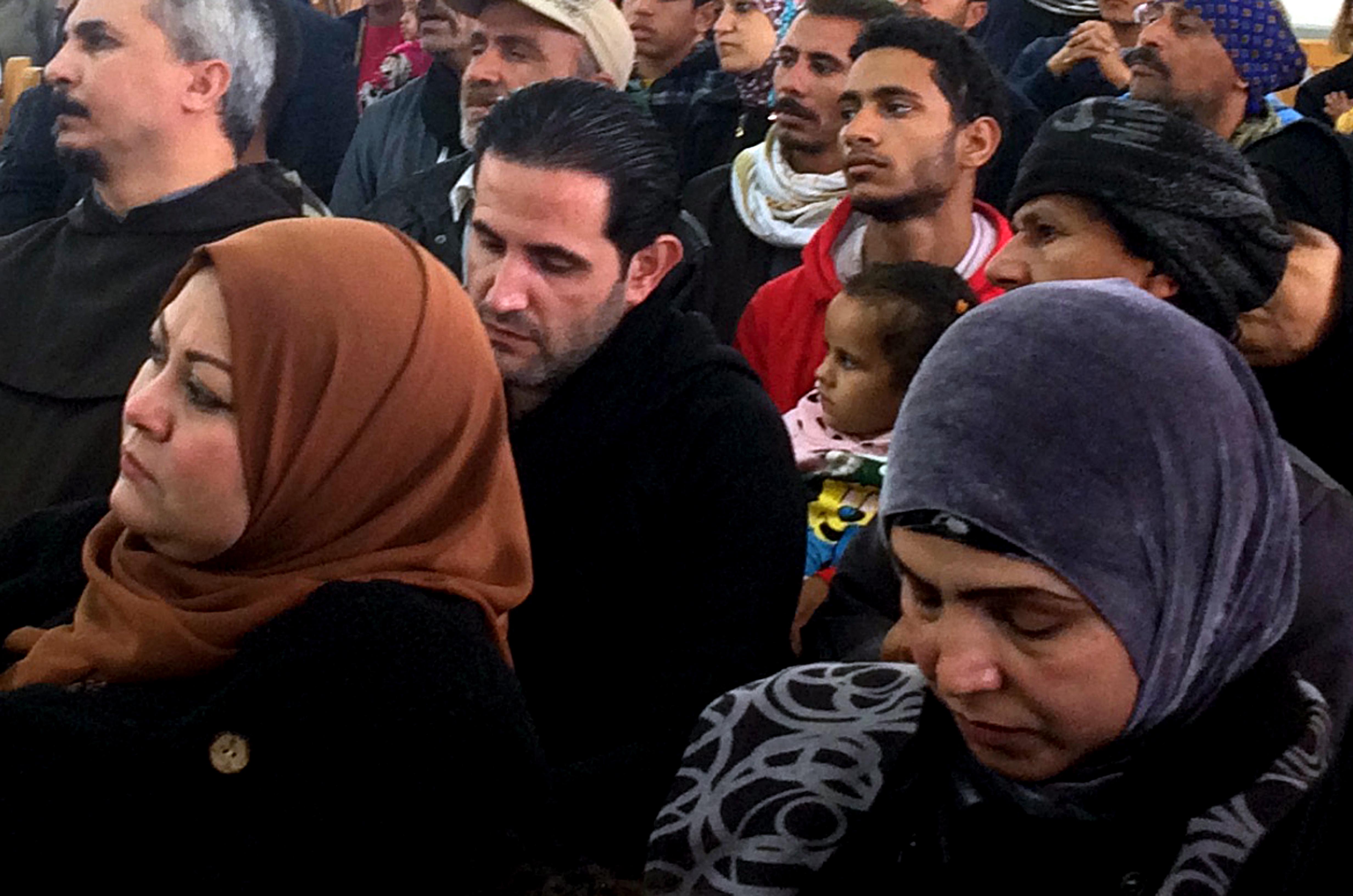 قافلة مساعدات من هيئة قناة السويس  لأسر المسيحيين النازحة  للاسماعيلية  تصوير محمد عوض  (7)