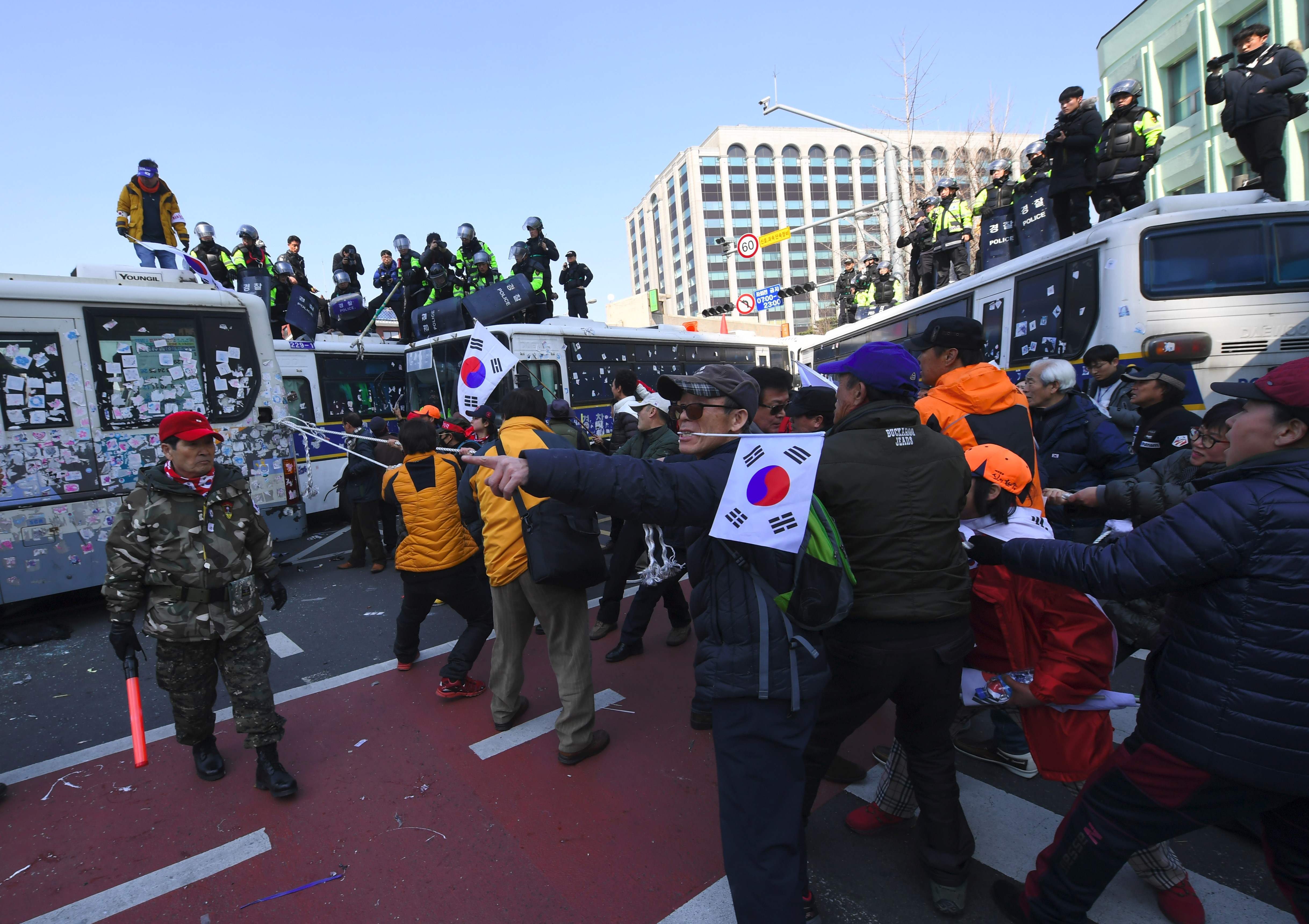 احتجاجات فى كوريا الجنوبية على عزل الرئيسة