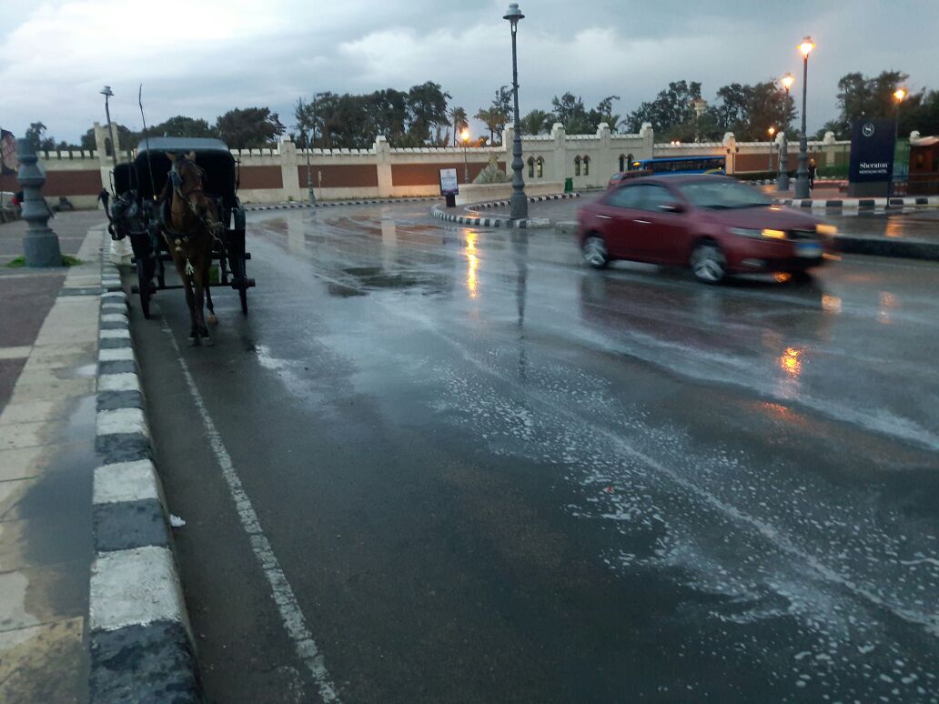الأمطار تغرق شوارع الإسكندرية
