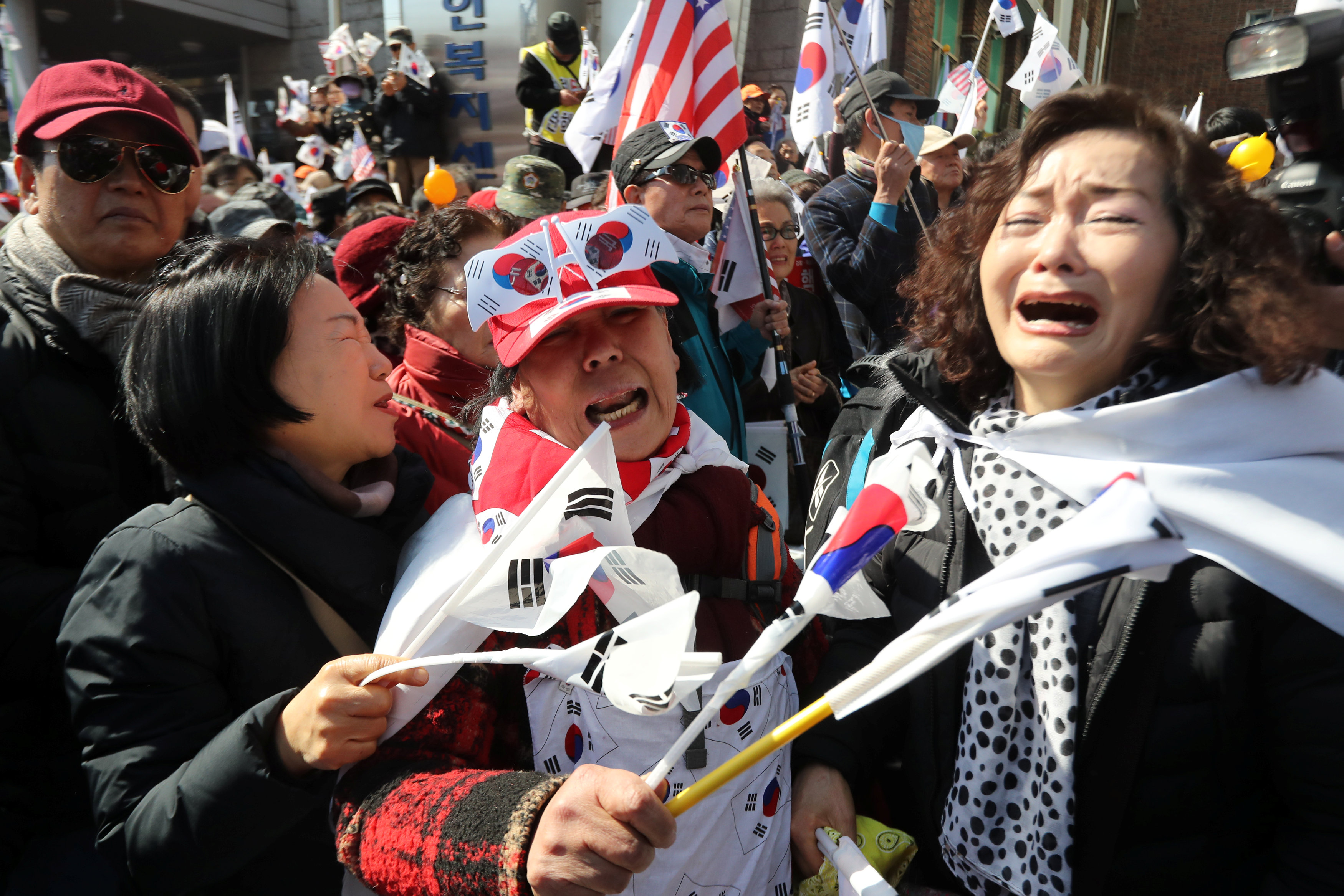 حالة من الحزن تسيطر على مواطنى كوريا الجنوبية عقب تأييد عزل رئيسة البلاد