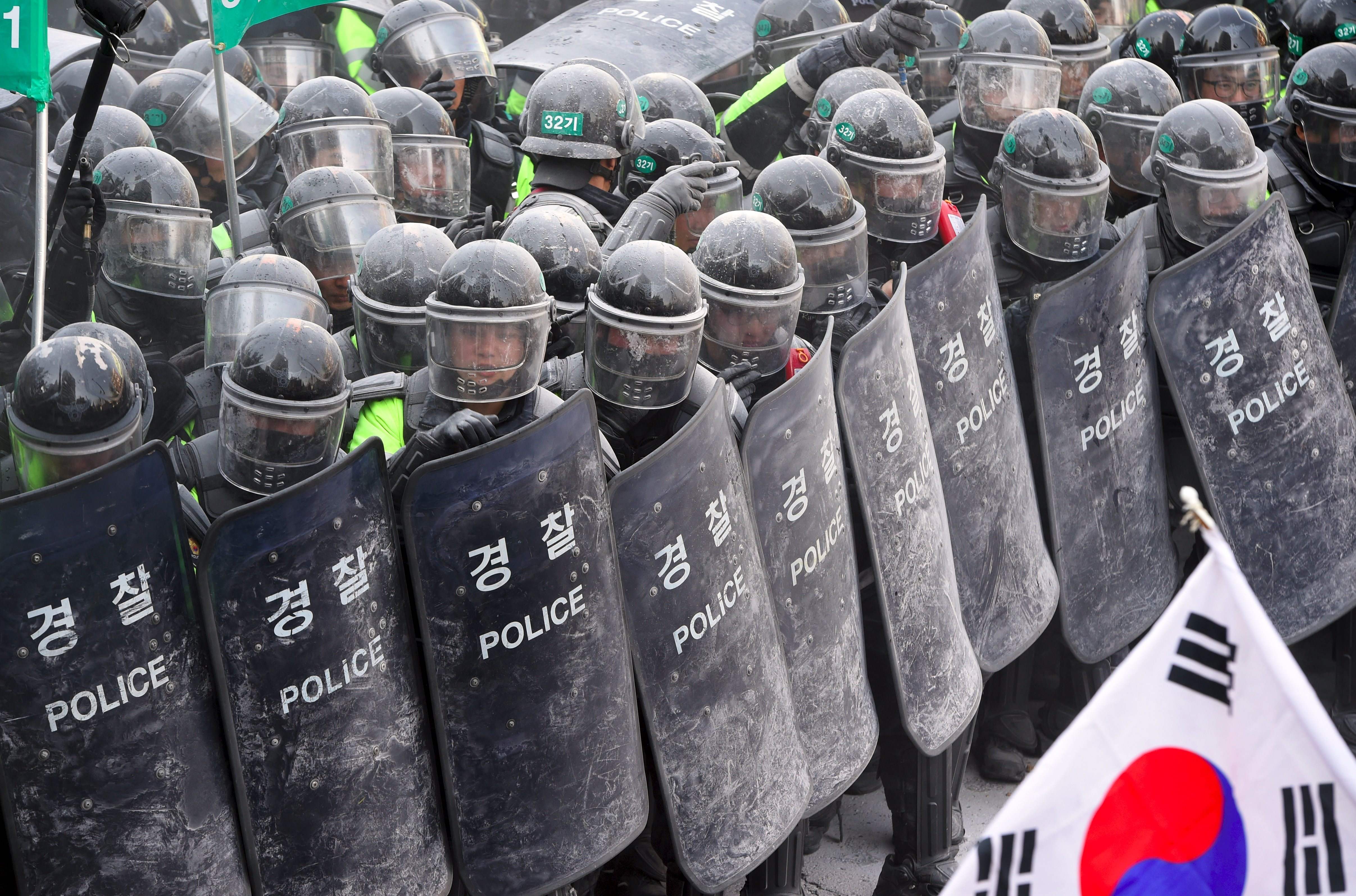 قوات فض الشغب بكوريا الجنوبية
