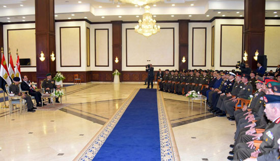 السيسي يلتقى قادة وضباط وجنود القوات المسلحة.