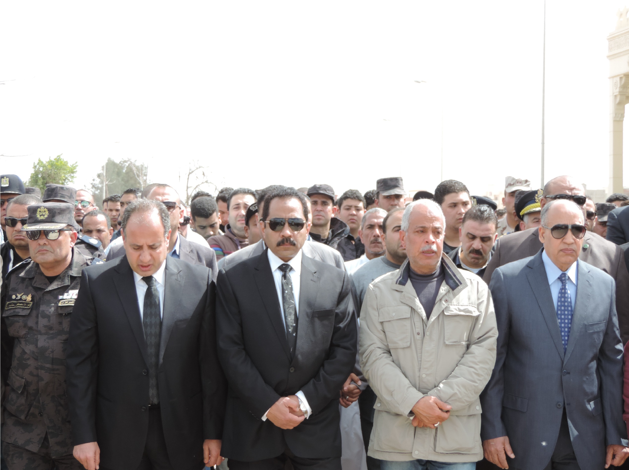 محافظ الاسكندرية و مدير الامن يتقدمان الجنازة العسكرية