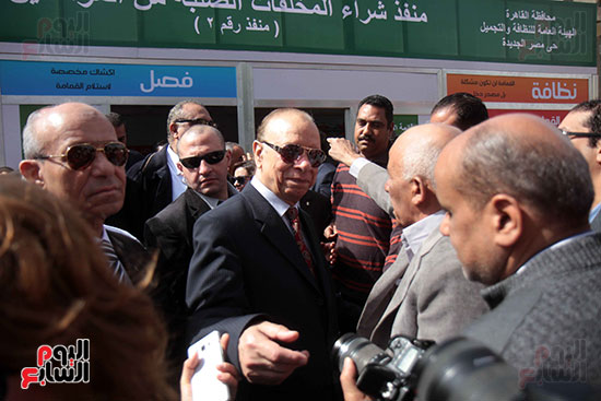 -	14 محافظ القاهرة خلال افتتاح منافذ شراء القمامة