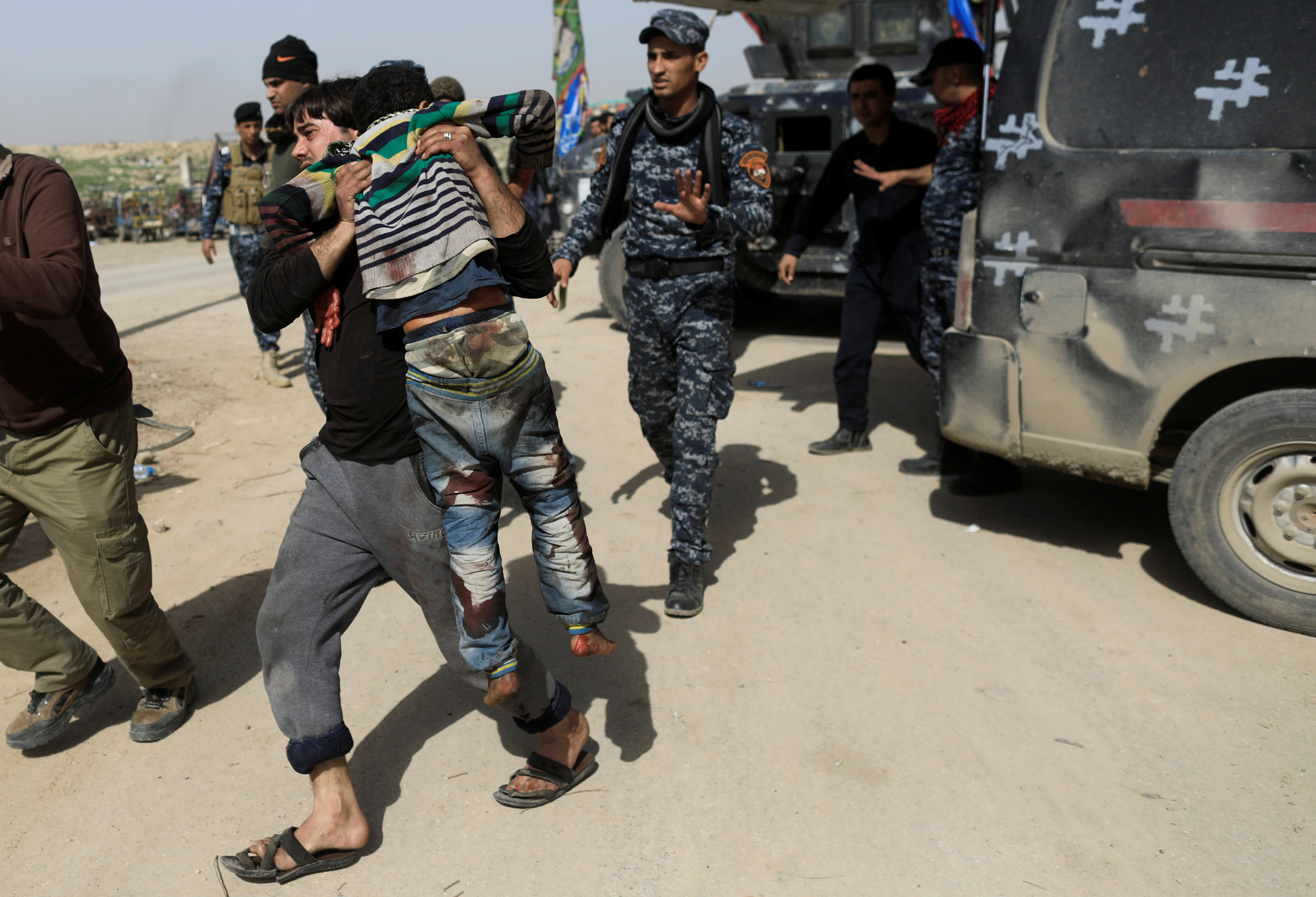 الشرطة العراقية تطوق موقع انفجار متجر مفخخ