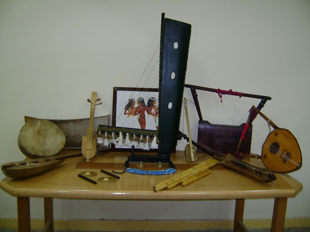 جانب آخر من الآلات الموسيقية الفرعونية المستنسخة (1)