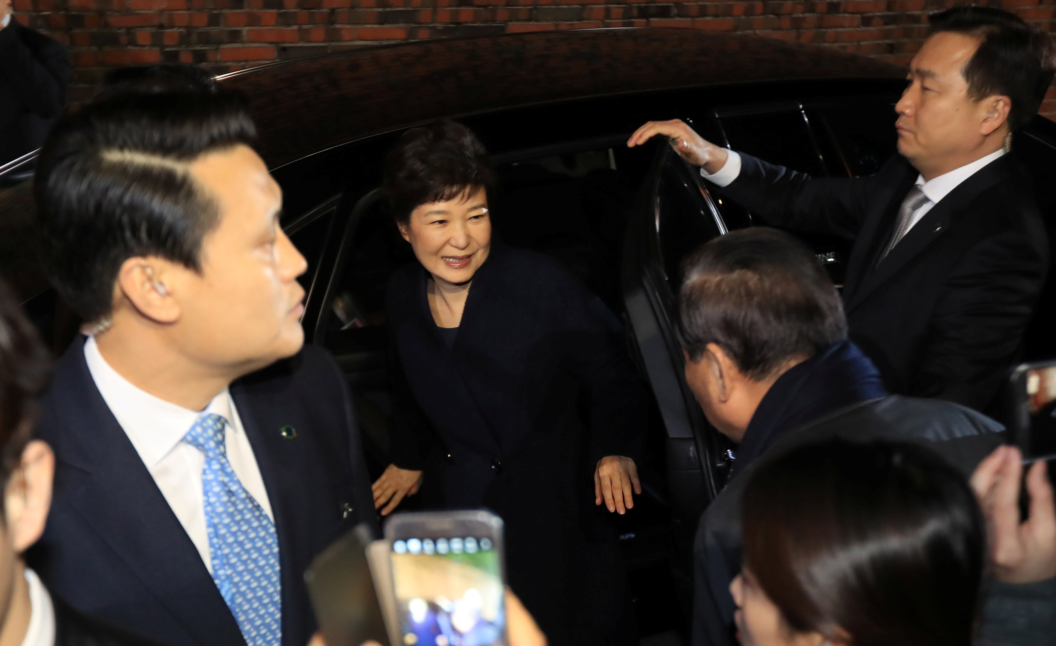 رئيس كوريا الجنوبية المعزولة تصل إلى منزل