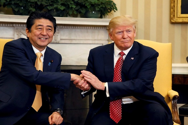 لقاء ترامب برئيس الوزراء اليابانى شينزو آبى