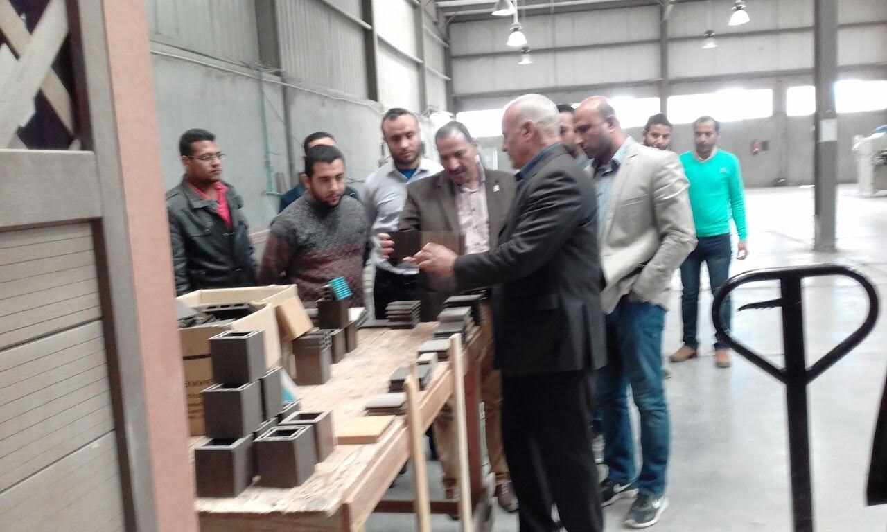 رئيس الجهاز يتابع المواد المصنعه رئيس الجهاز يتابع المواد المصنعه