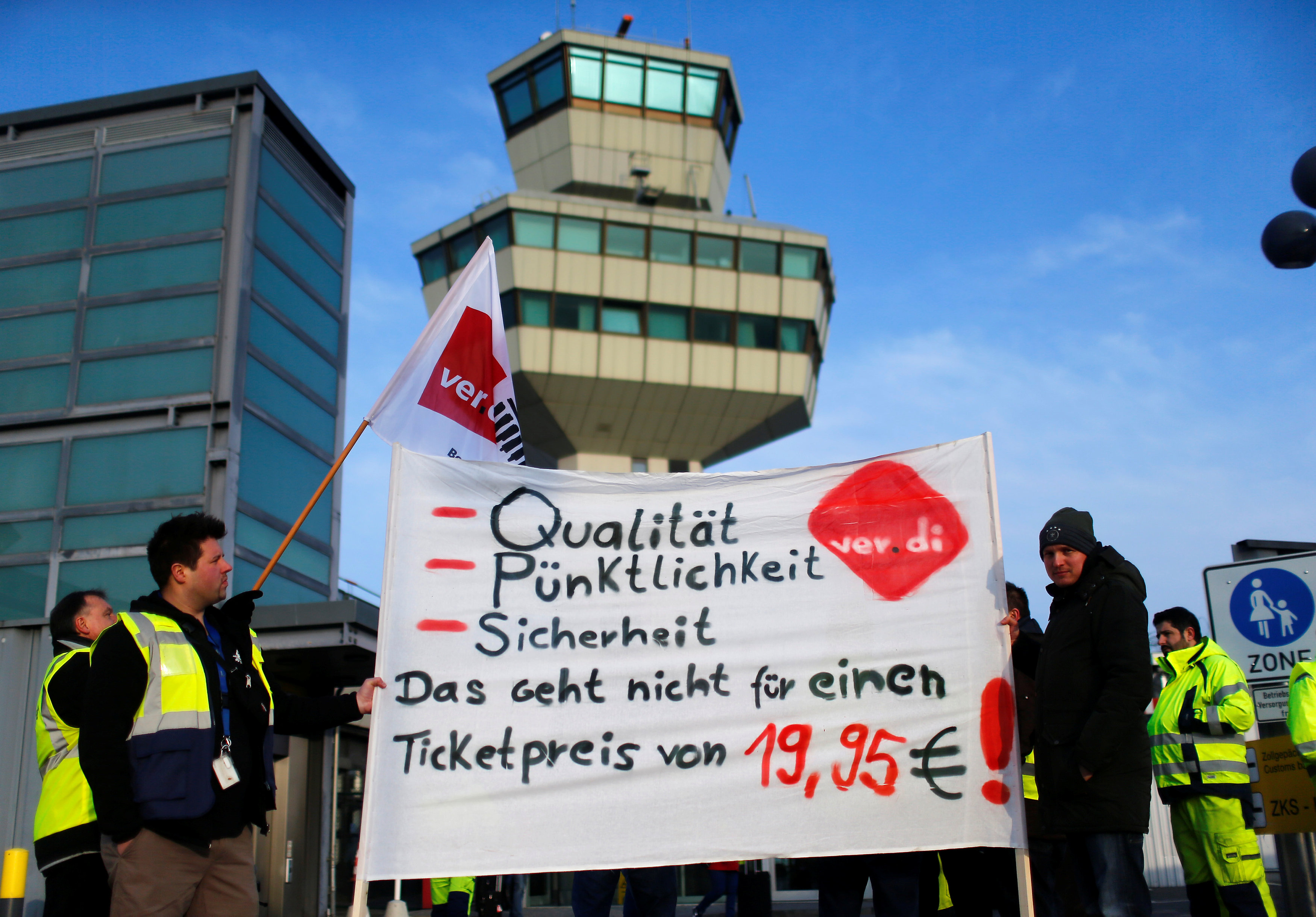 مظاهرات الطواقم الأرضية فى مطارى برلين
