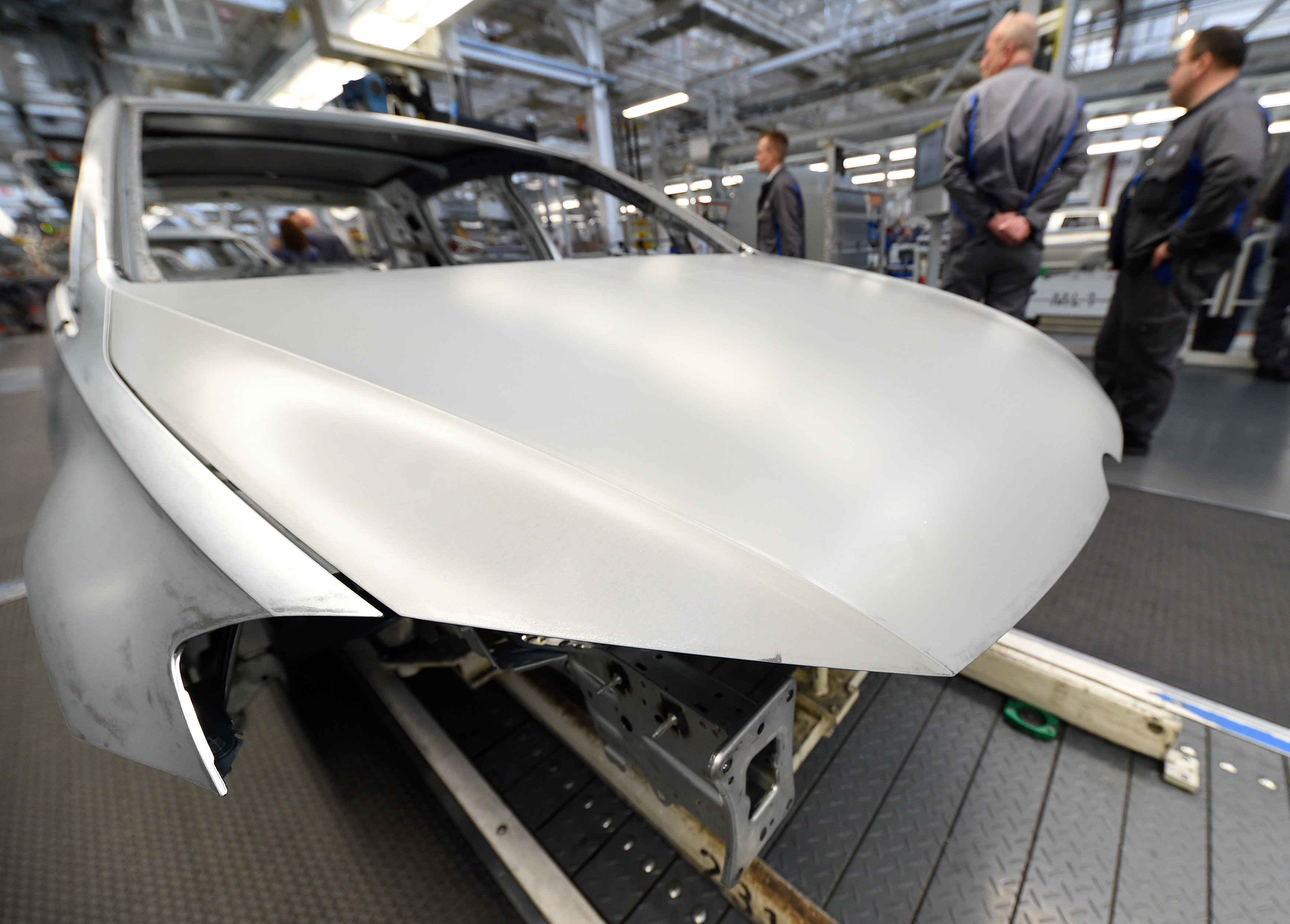 مقدمة سيارة فولكس فاجن جولف خلال مراحل التصنيع