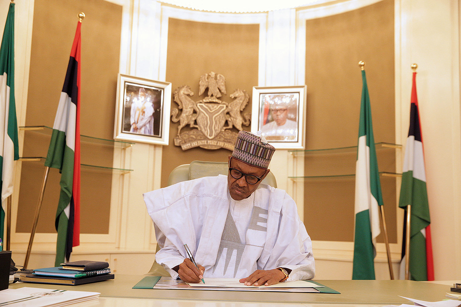 رئيس نيجيريا يستأنف عمله بعد أجازة مرضية طويلة