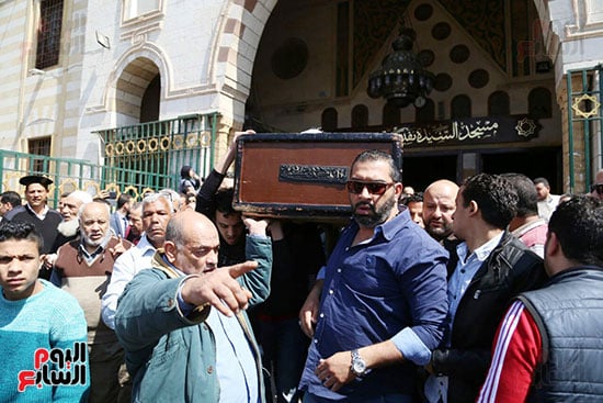 جثمان والد خالد سليم يخرج من مسجد السيدة نفيسة 