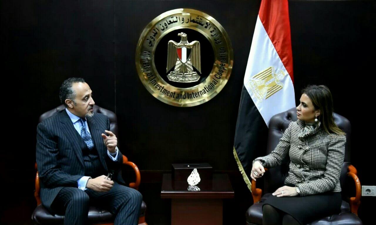 وزيرة الاستثمار مع حسين شبكشى