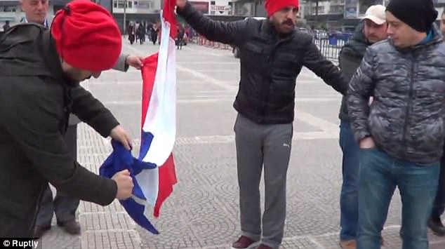 تظاهرات وسط توتر العلاقات بين تركيا وهولندا