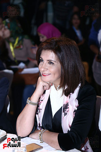 مؤسسة بهية تحتفل بمرور عامين على تأسيسها وتكرم وزيرة الهجرة ويسرا (13)