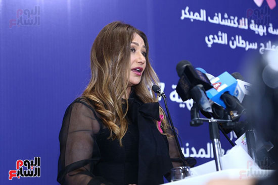 مؤسسة بهية تحتفل بمرور عامين على تأسيسها وتكرم وزيرة الهجرة ويسرا (18)