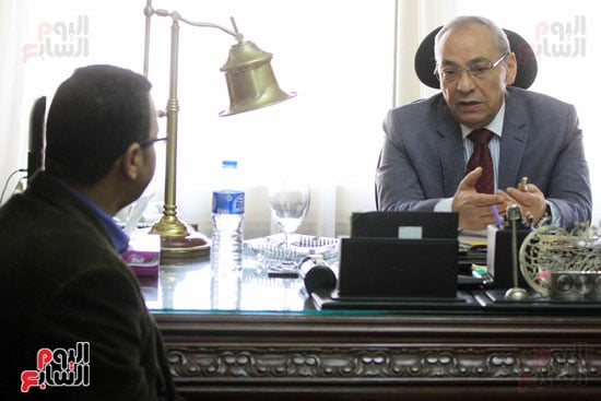 المحاسب سمير حسن رئيس مجلس إدارة شركة إيجوث (4)