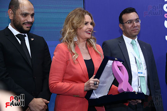 مؤسسة بهية تحتفل بمرور عامين على تأسيسها وتكرم وزيرة الهجرة ويسرا (2)