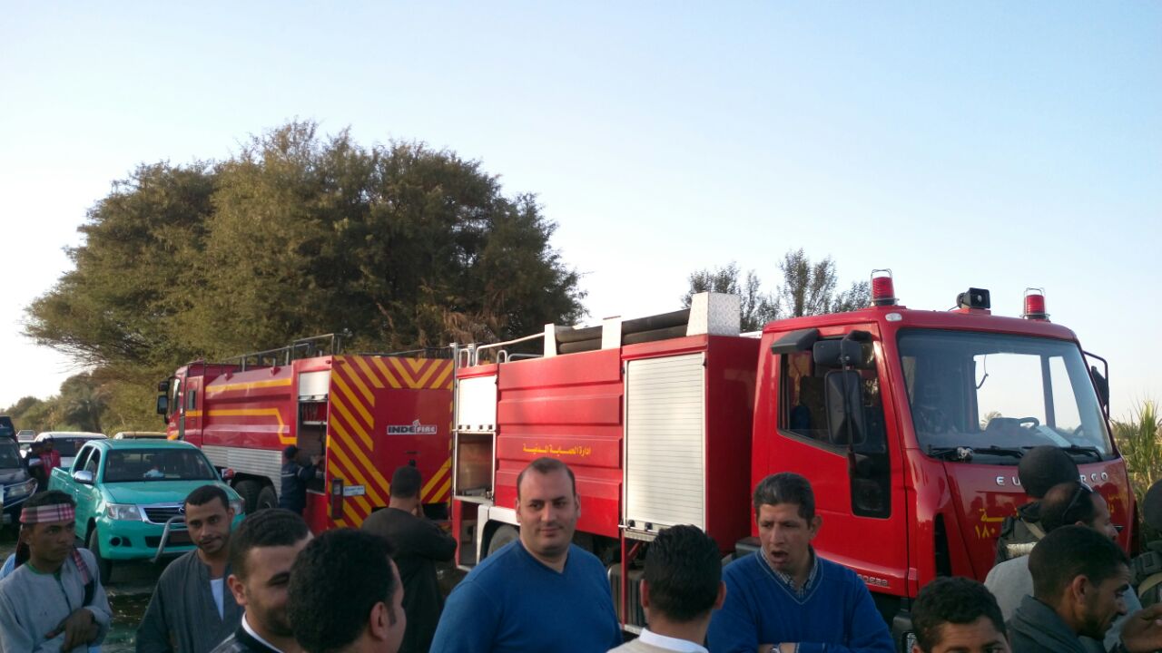 سيارات الإطفاء أثناء تواجدها بمكان الحريق