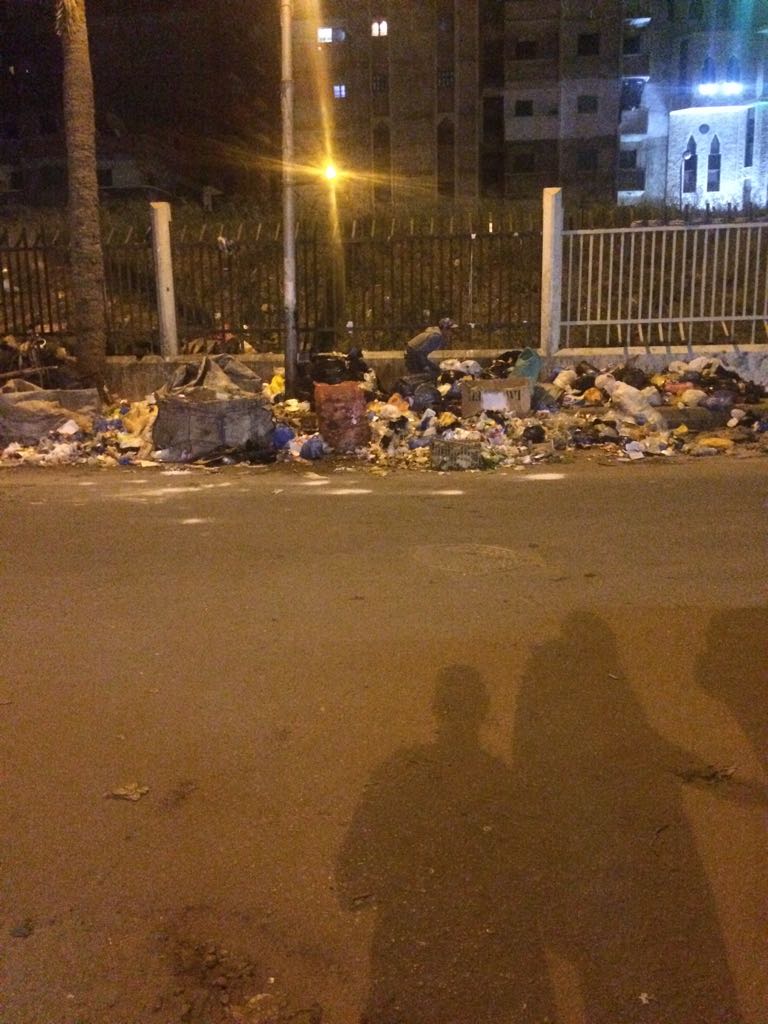 تراكم القمامة فى شارع أحمد تيسر