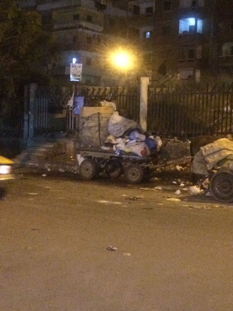 جامعى القمامة فى شارع أحمد تيسير