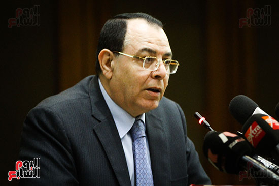 رئيس جامعة العزهر خلال إلقاء كلمته